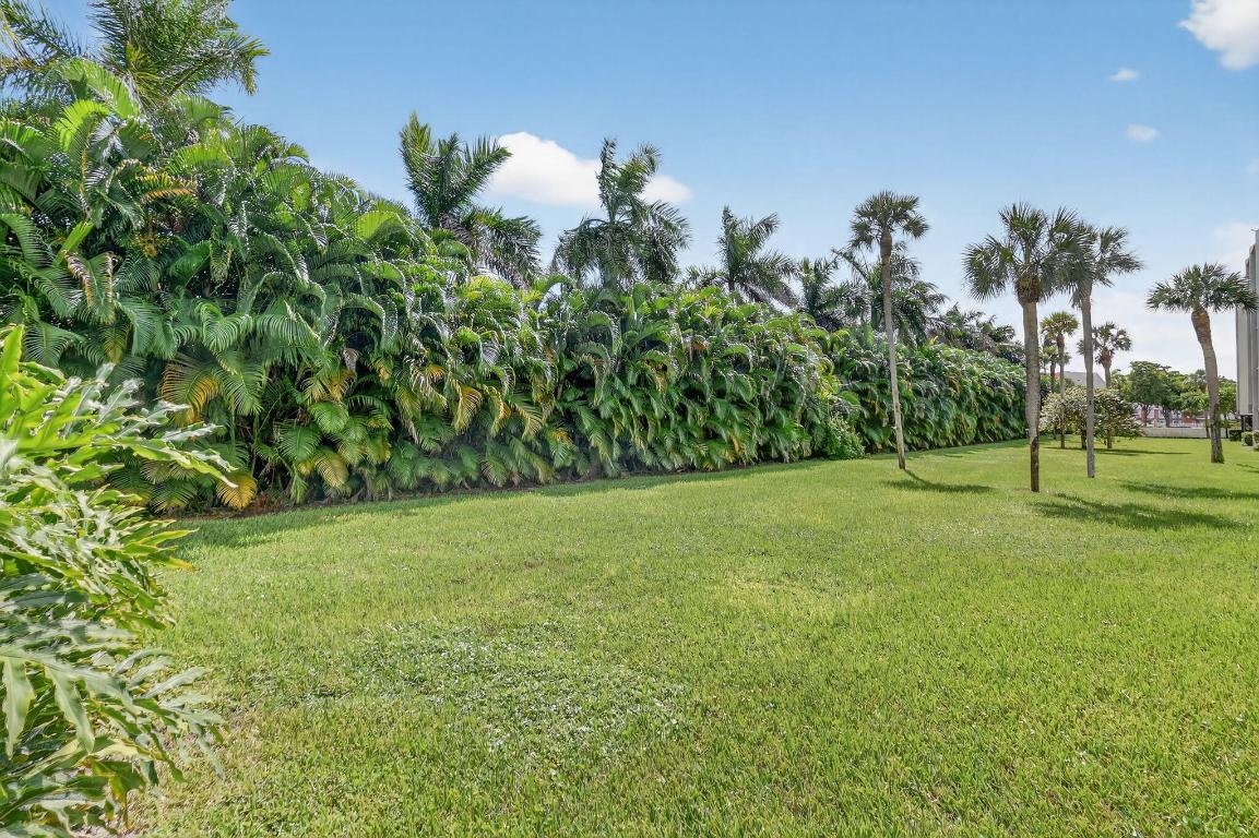 LANDS OF THE PRESIDENT CONDO 8 - Residential