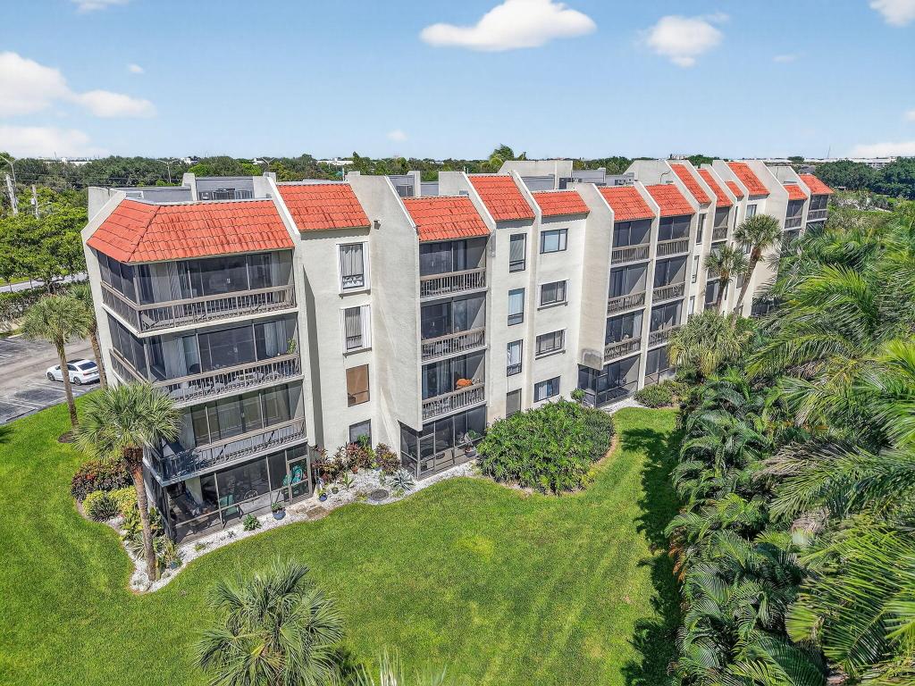 LANDS OF THE PRESIDENT CONDO 8 - Residential