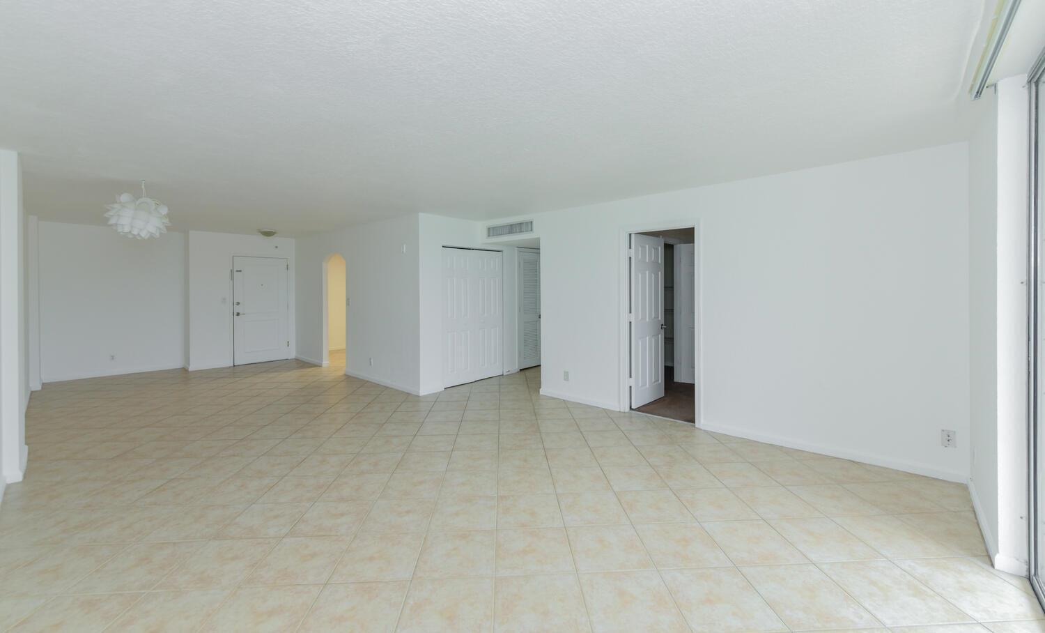 1000 Spanish River Road 4s, Boca Raton, FL, 33432/$379,000 3 1000 Spanish River Road 4s