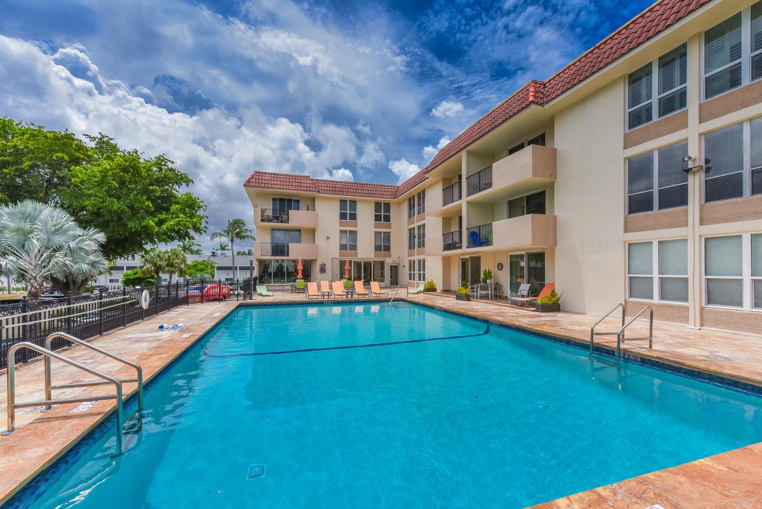 1000 Spanish River Road 4s, Boca Raton, FL, 33432/$379,000 1 1000 Spanish River Road 4s