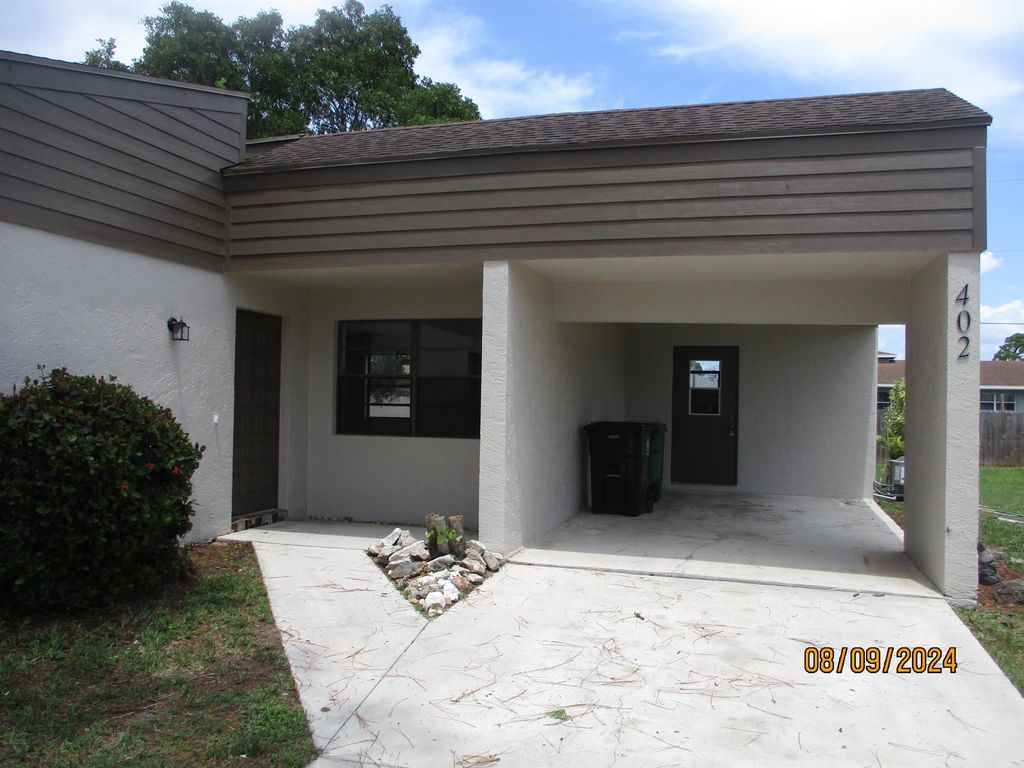 Photo of 402 SE Calmoso Drive, Port Saint Lucie, FL 34983 (MLS # R11011444)