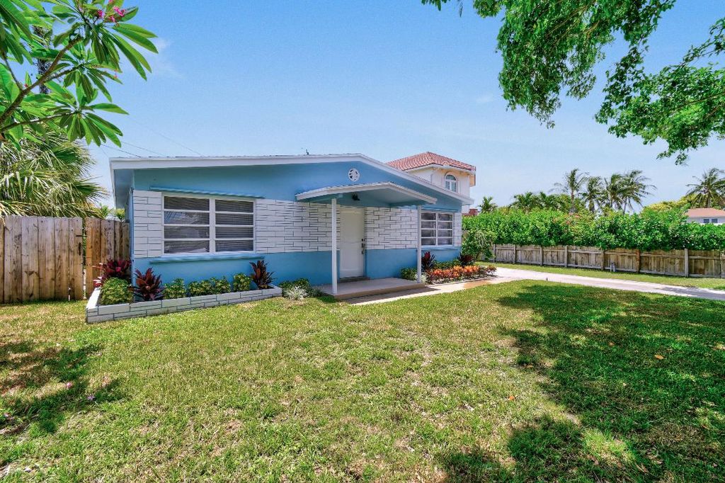 Photo of 450 Neptune Road, Juno Beach, FL 33408 (MLS # R10991939)