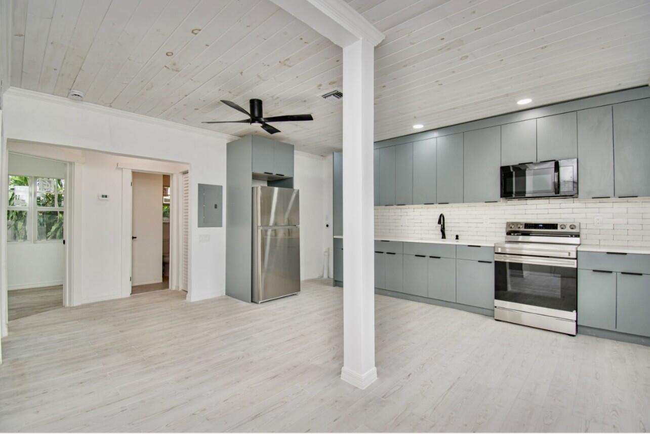 LAKE WORTH TOWN OF - Residential Lease
