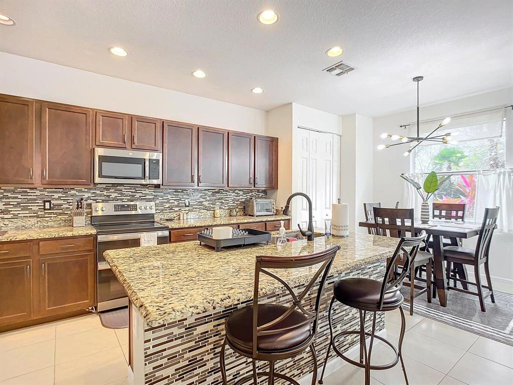 TRADITION - Residential Lease