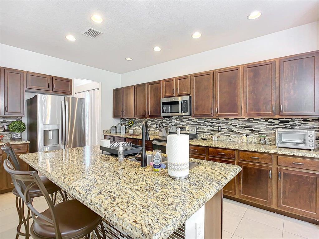 TRADITION - Residential Lease