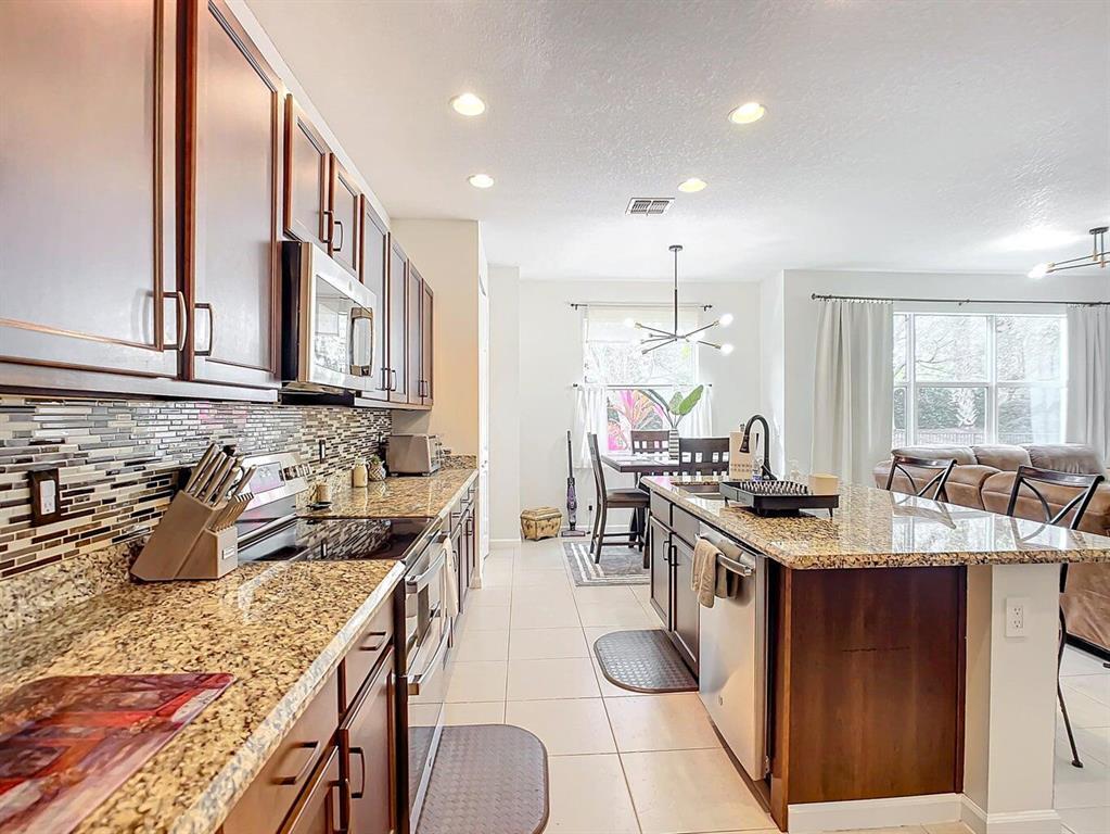 TRADITION - Residential Lease