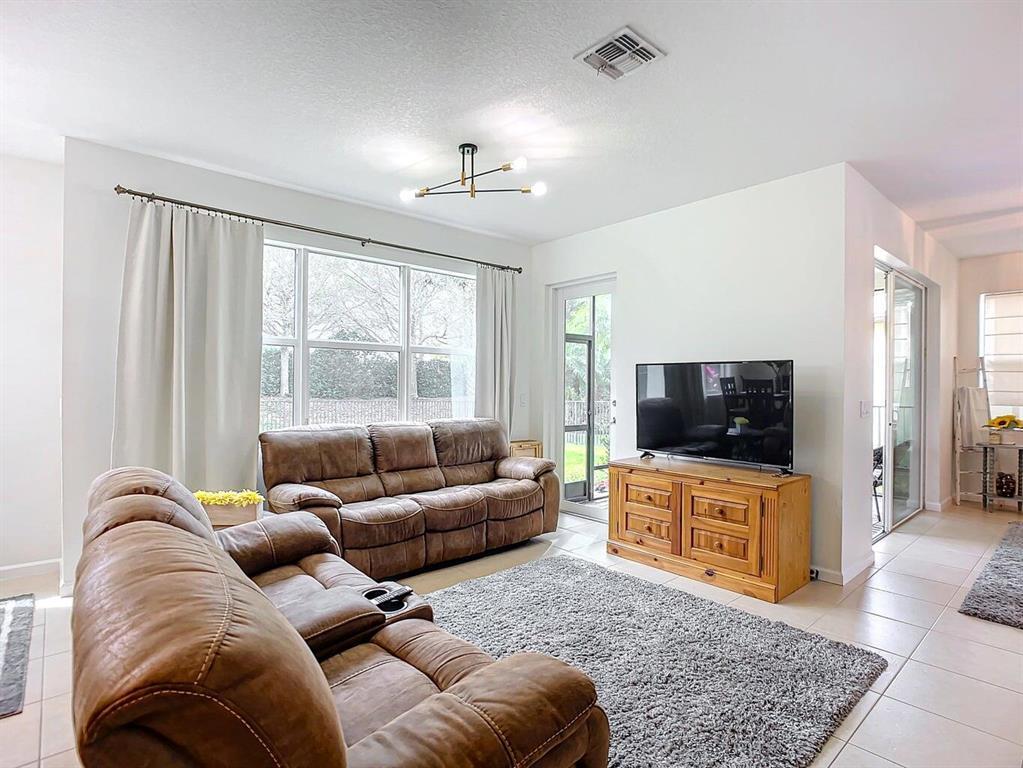 TRADITION - Residential Lease