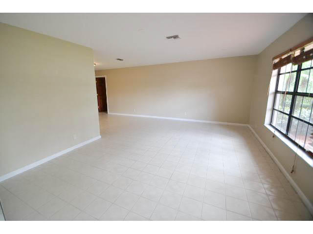 GREENVIEW SHORES 2 OF WELLINGTON - Residential Lease