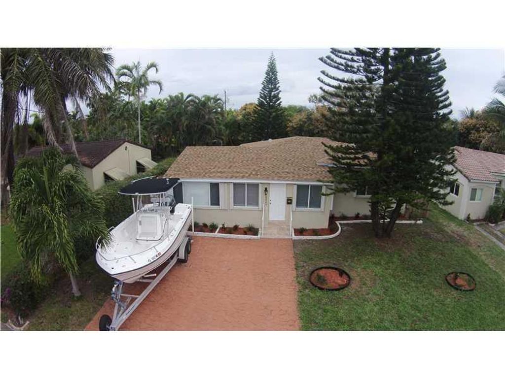 Photo of 1541 Plunkett Street #1541, Hollywood, FL 33020 (MLS # B26011818)