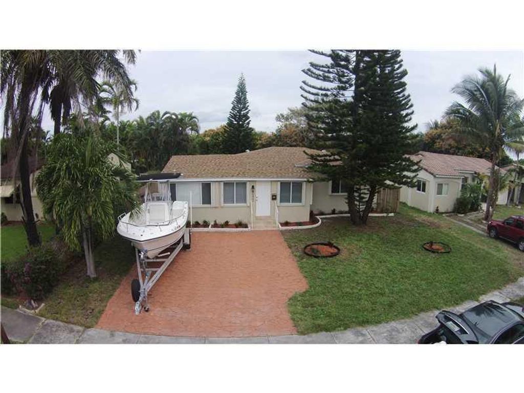 Photo of 1541 Plunkett Street #1541, Hollywood, FL 33020 (MLS # B26011818)