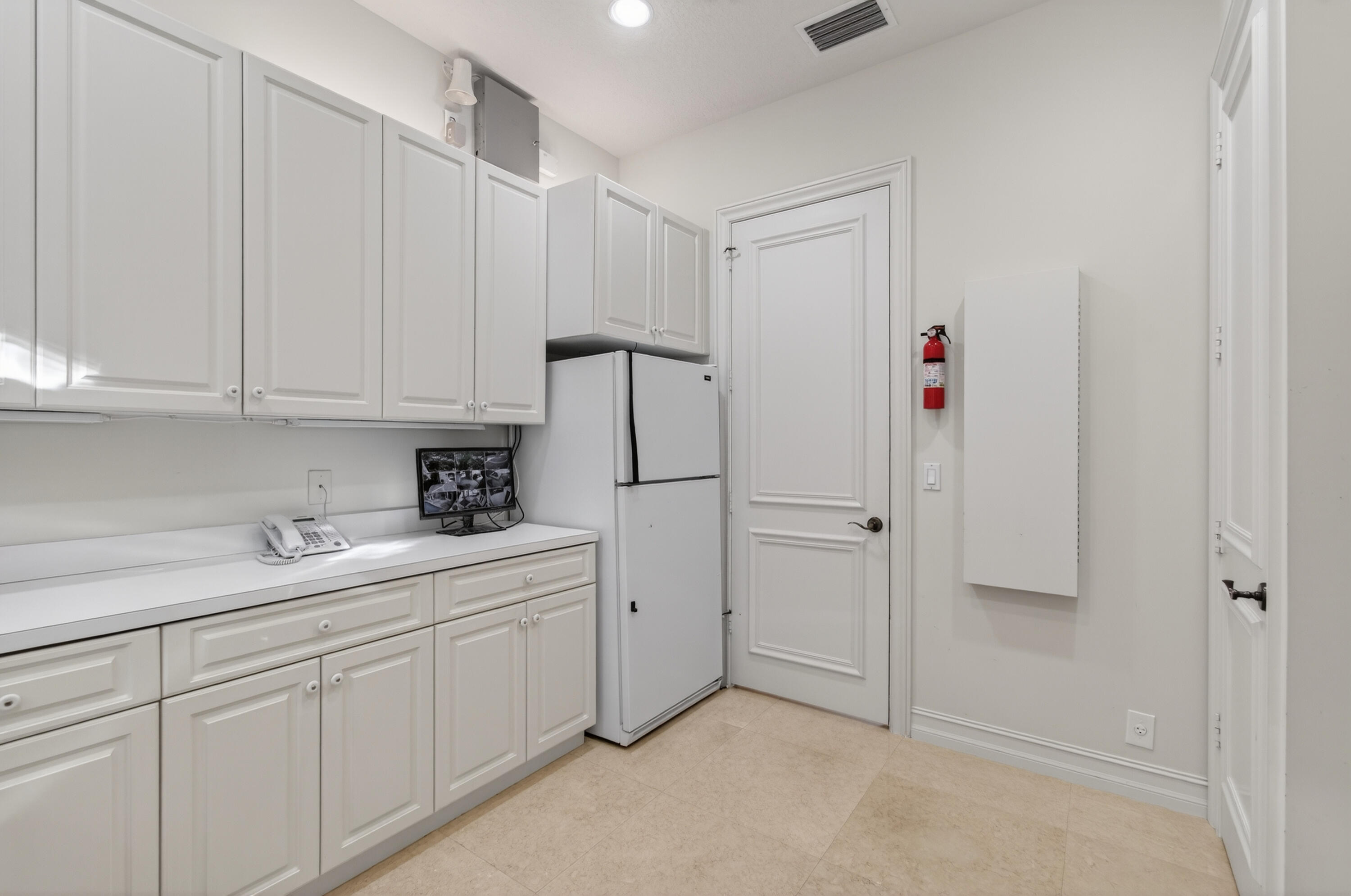 MIZNER LAKE ESTATES - Residential Lease