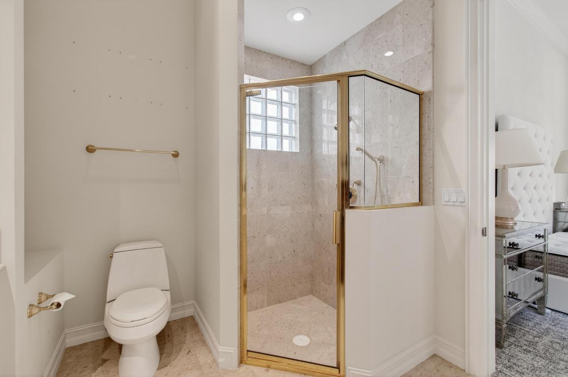 MIZNER LAKE ESTATES - Residential Lease