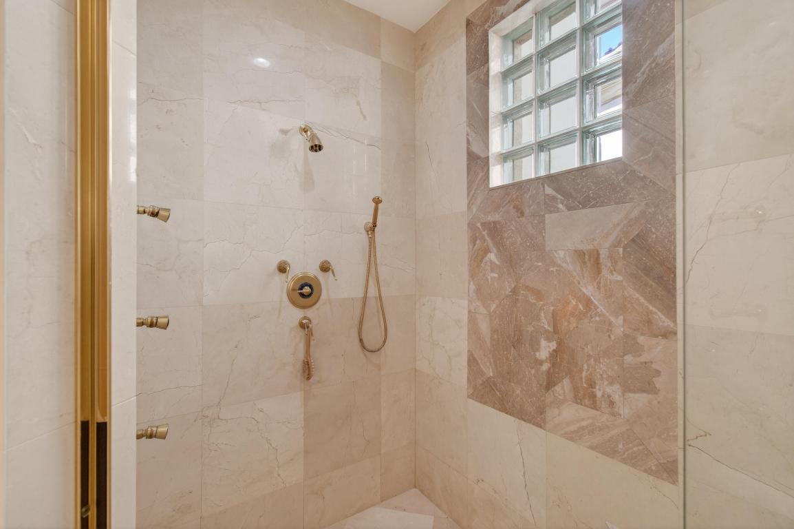 MIZNER LAKE ESTATES - Residential Lease