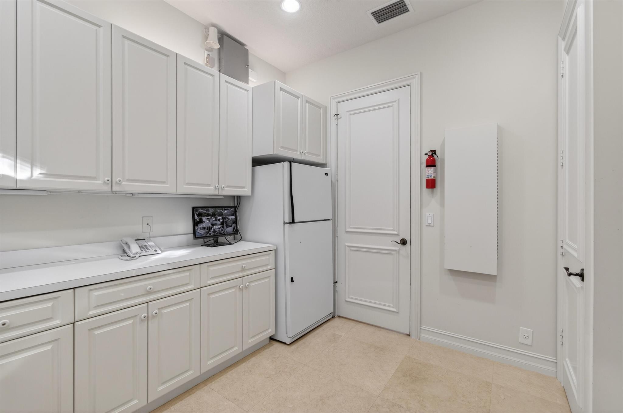 MIZNER LAKE ESTATES - Residential Lease