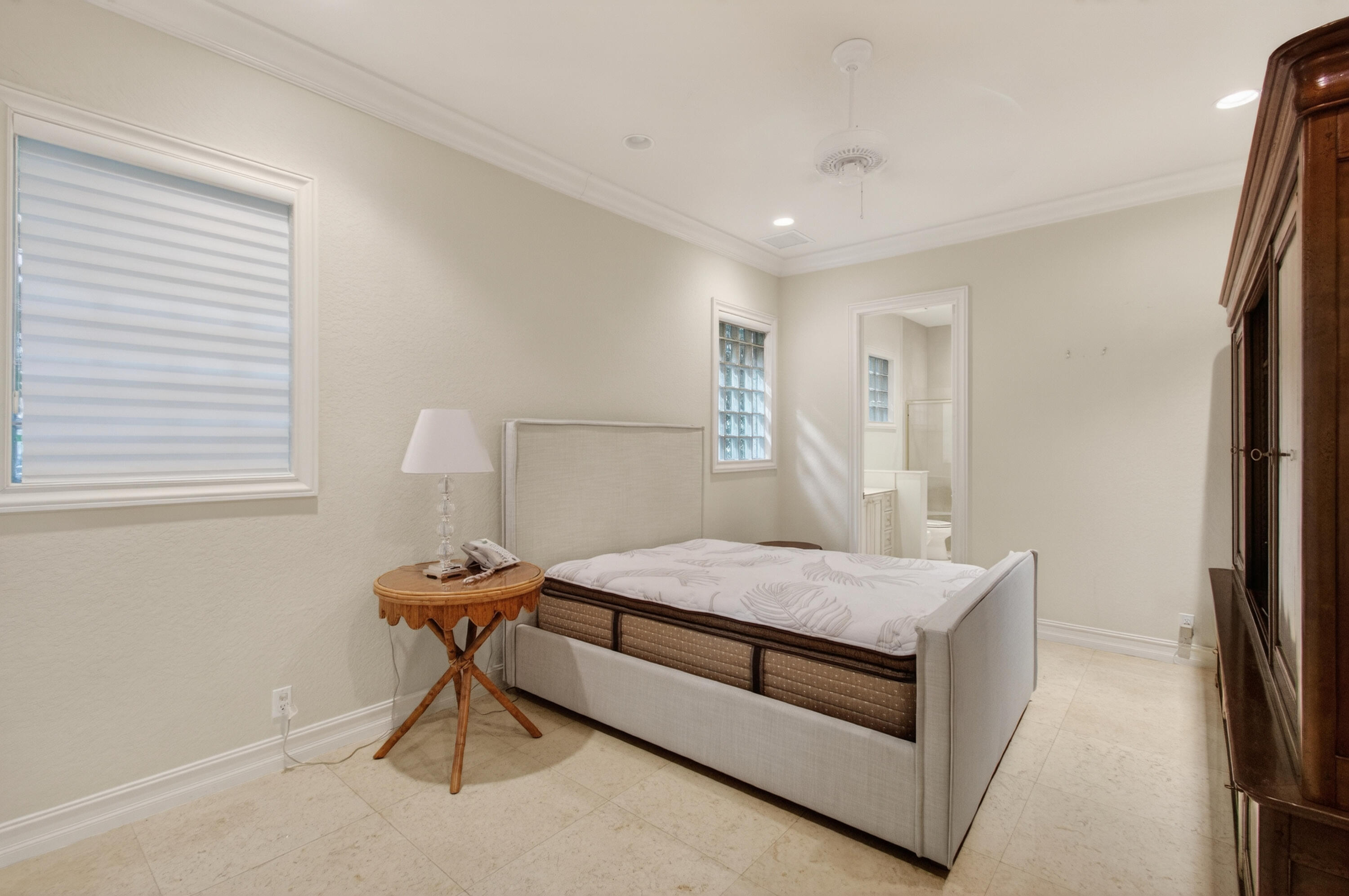 MIZNER LAKE ESTATES - Residential Lease