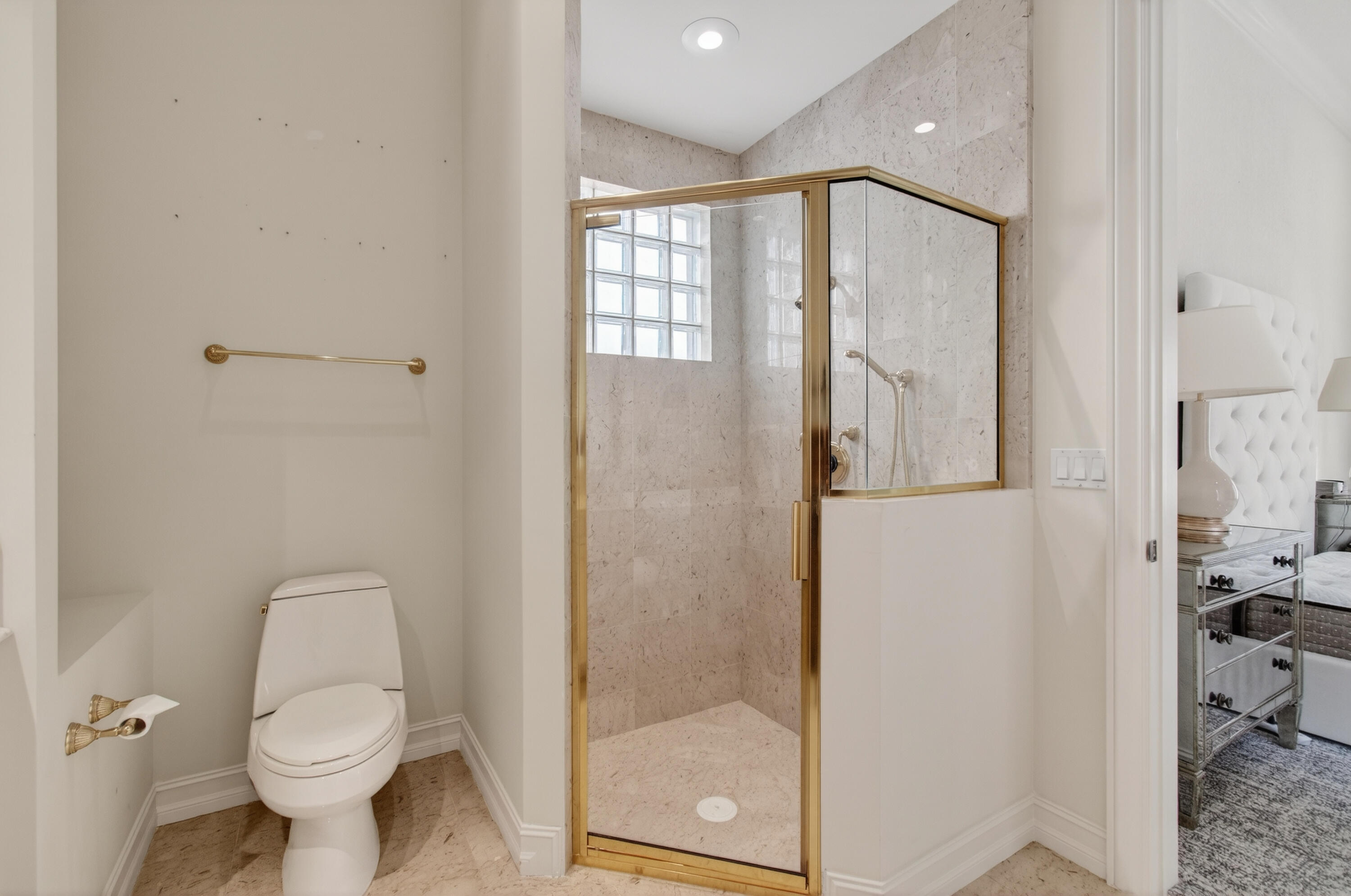 MIZNER LAKE ESTATES - Residential Lease