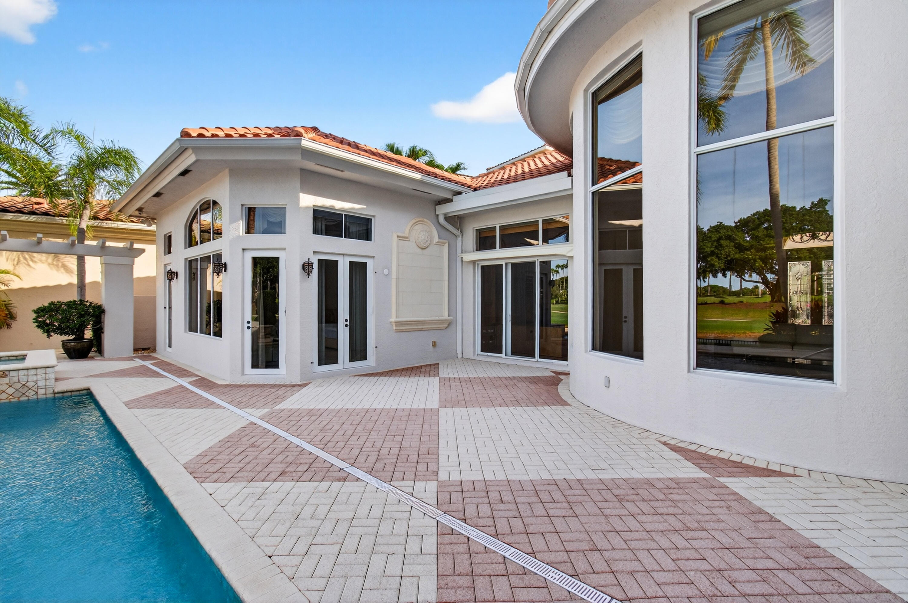MIZNER LAKE ESTATES - Residential Lease