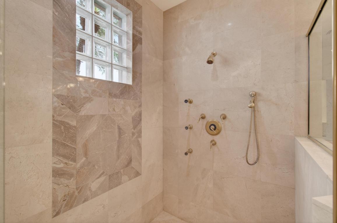 MIZNER LAKE ESTATES - Residential Lease