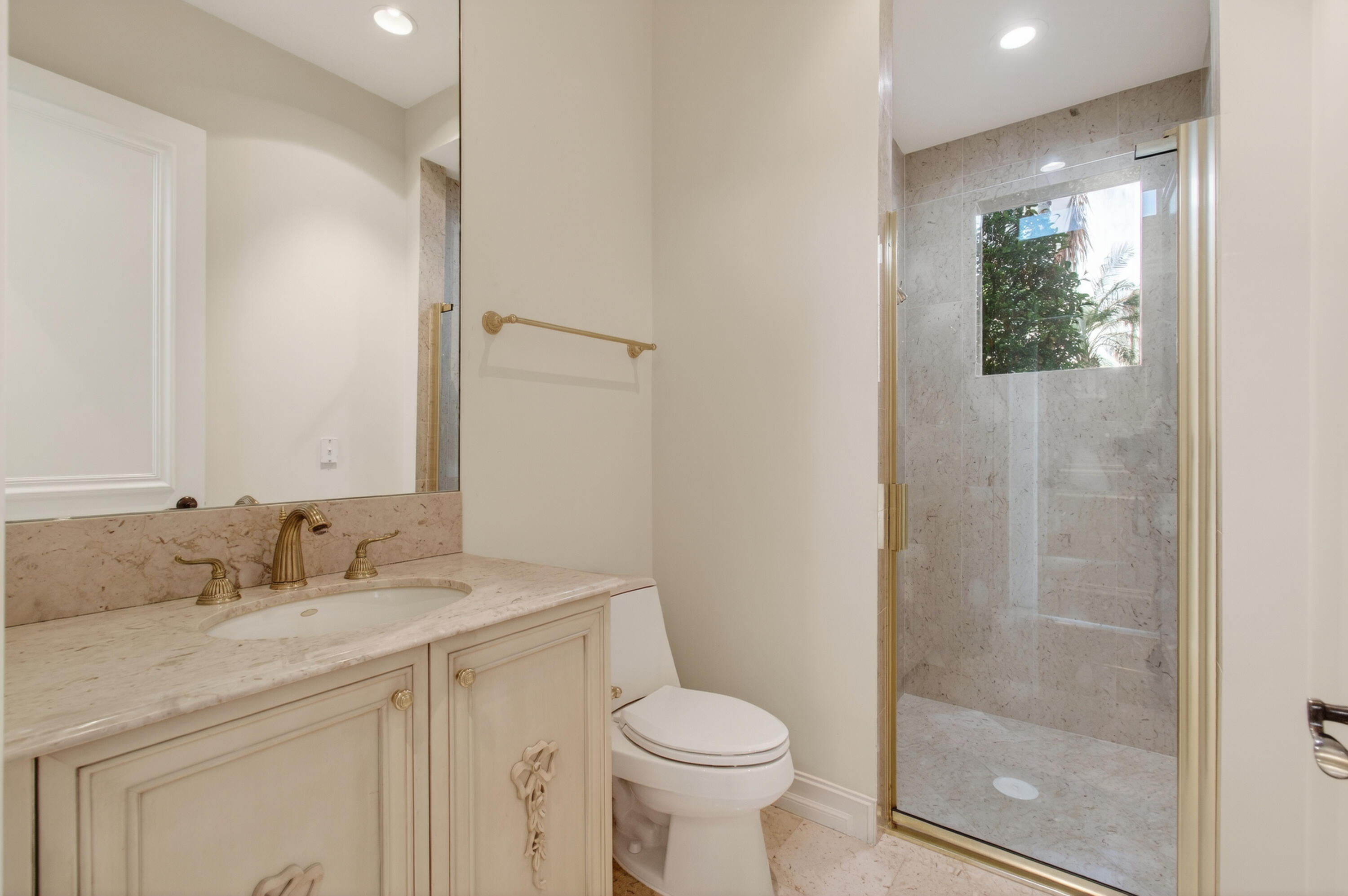 MIZNER LAKE ESTATES - Residential Lease