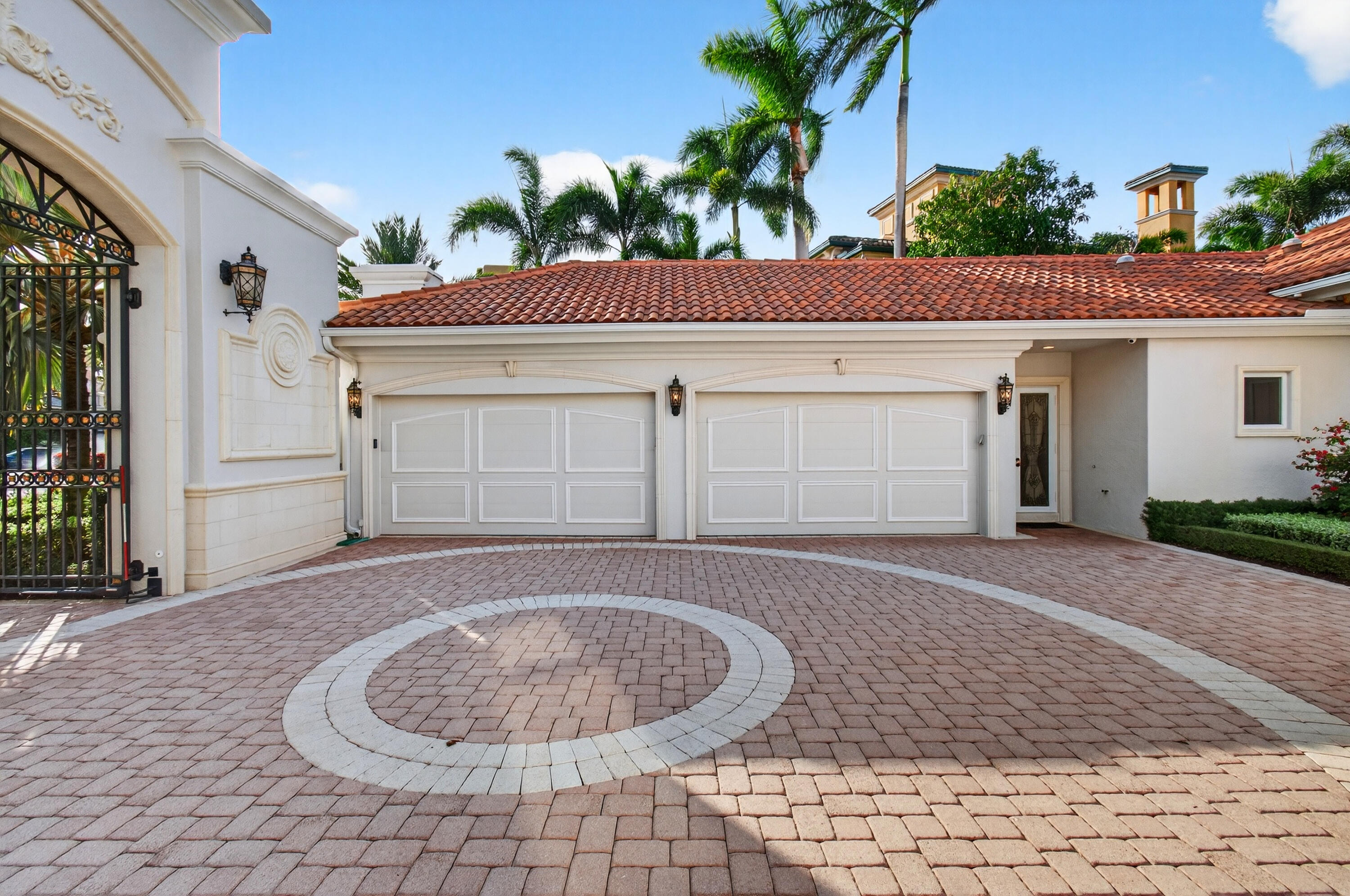 MIZNER LAKE ESTATES - Residential Lease