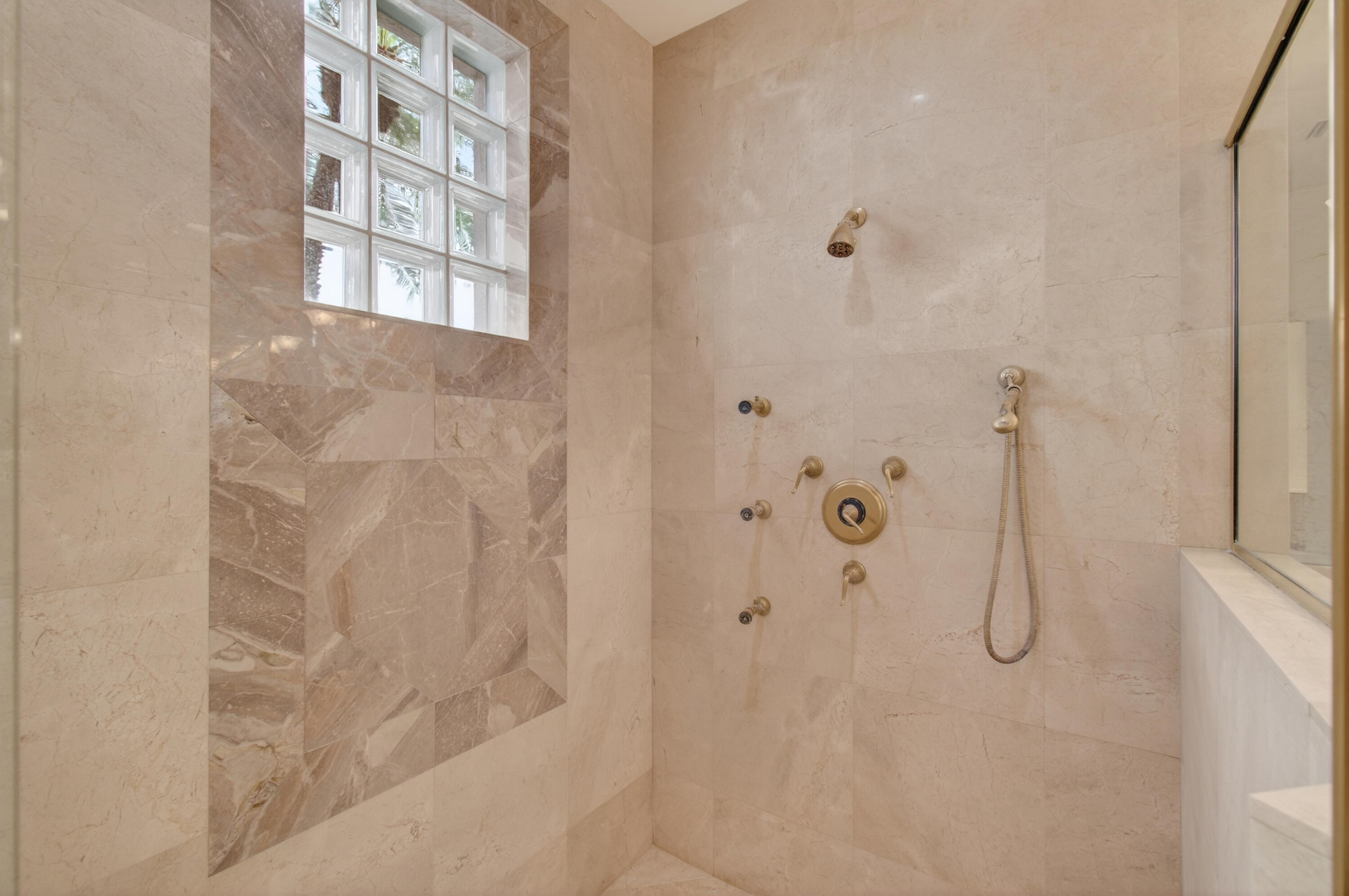 MIZNER LAKE ESTATES - Residential Lease