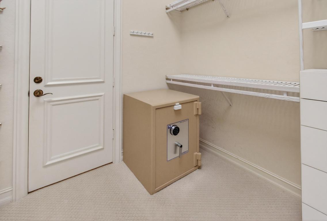 MIZNER LAKE ESTATES - Residential Lease