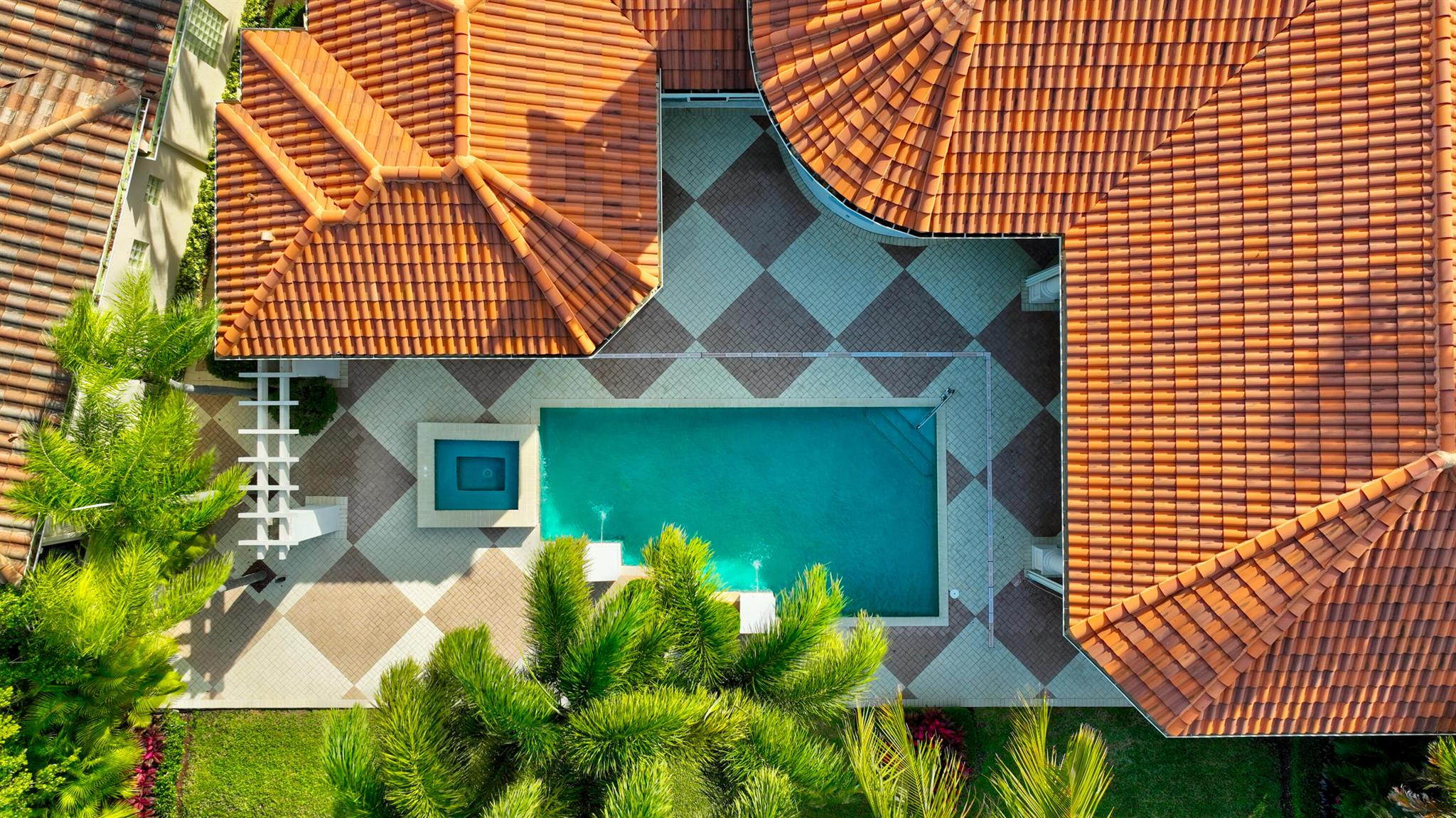 MIZNER LAKE ESTATES - Residential Lease