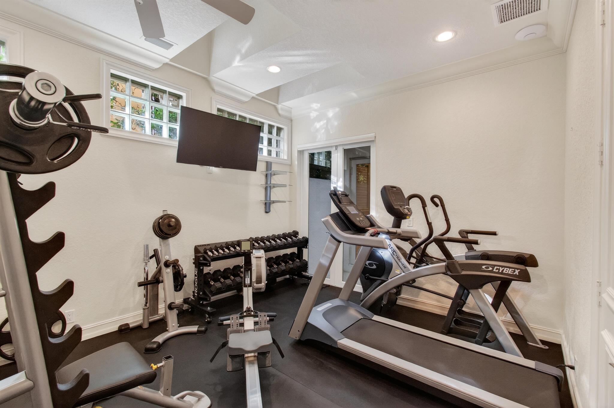 MIZNER LAKE ESTATES - Residential Lease