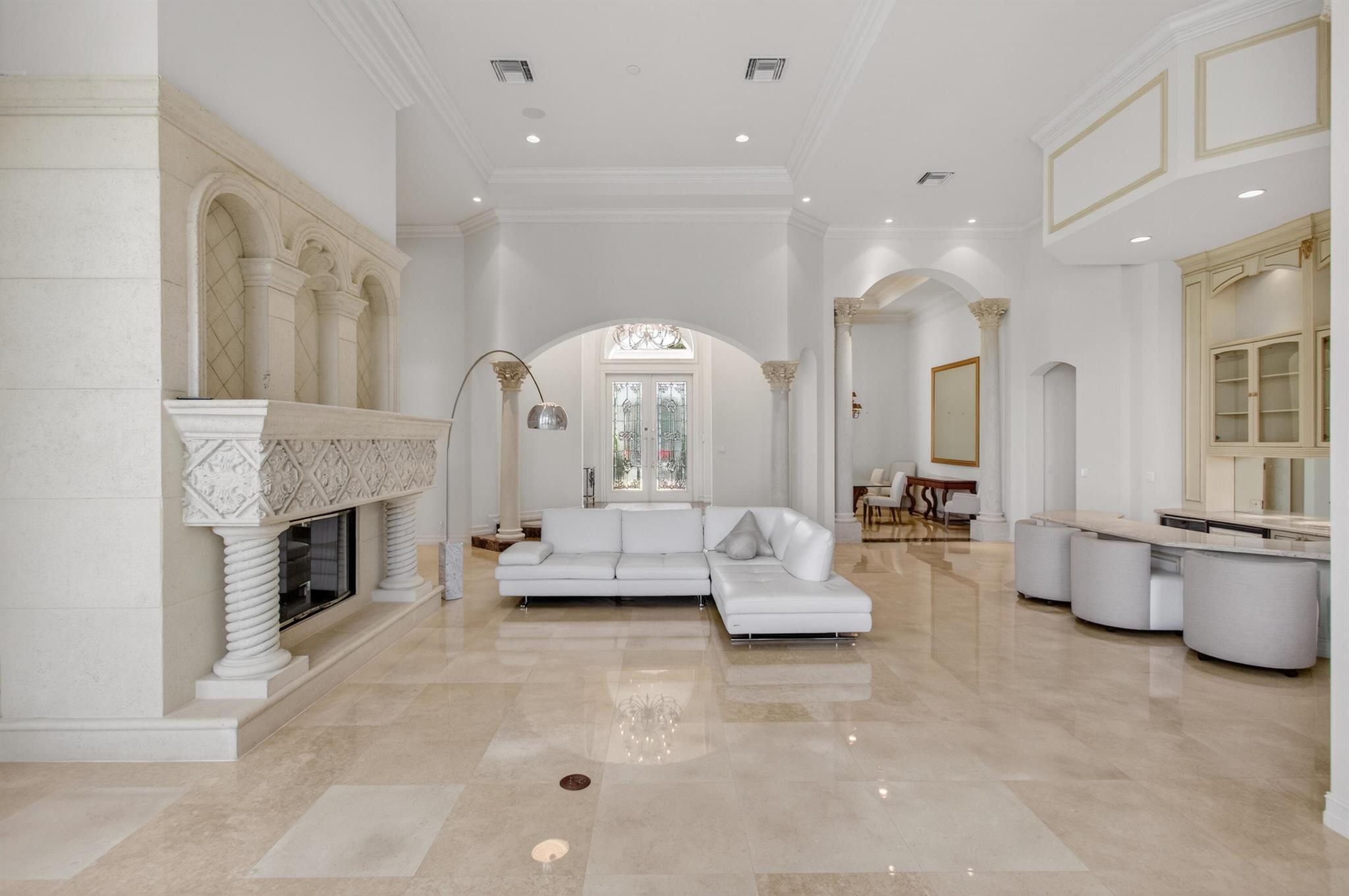 MIZNER LAKE ESTATES - Residential Lease