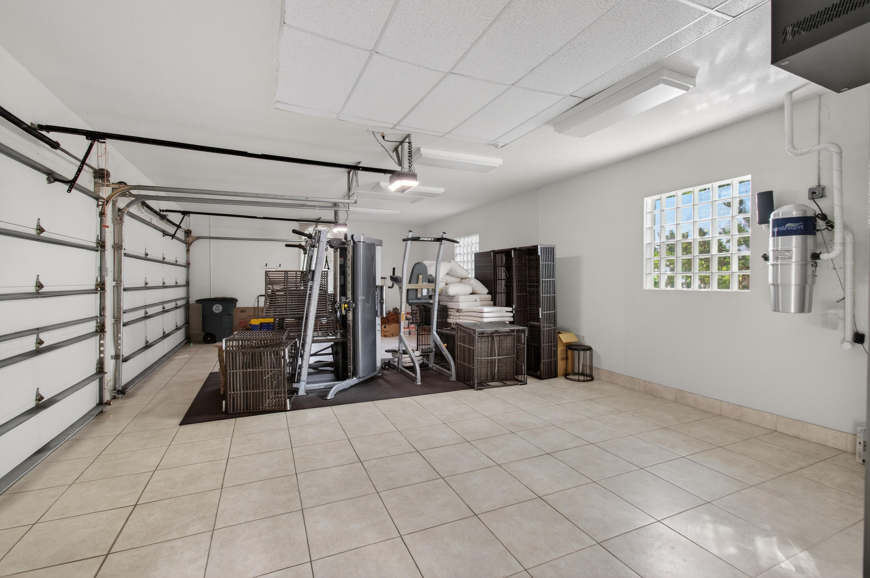 MIZNER LAKE ESTATES - Residential Lease