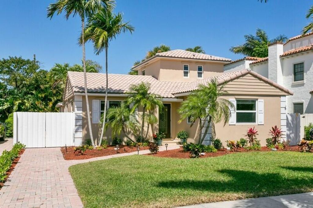 Photo of 219 Greenwood Drive, West Palm Beach, FL 33405 (MLS # R10700382)
