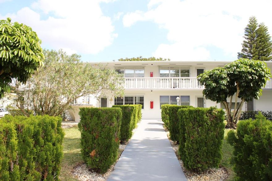 Live the Century Village lifestyle! Community boasts resort like amenities Renovated Clubhouse w/Indoor Pool, Main and Several Satellite Outdoor Pools, State of the Art Exercise Room, Courtesy Buses and so much more. Lots of activities  - do as much or as little as YOU want! Great for both Winter Get A-ways and a permanent residence. This one bedroom one bathroom apartment is nestled in a quaint section of Cambridge. Mostly original looking for your creative touches. Close to the infamous entertainment of Downtown City Place and The Kravis Center. Minutes from Beaches and easy access to major highways.