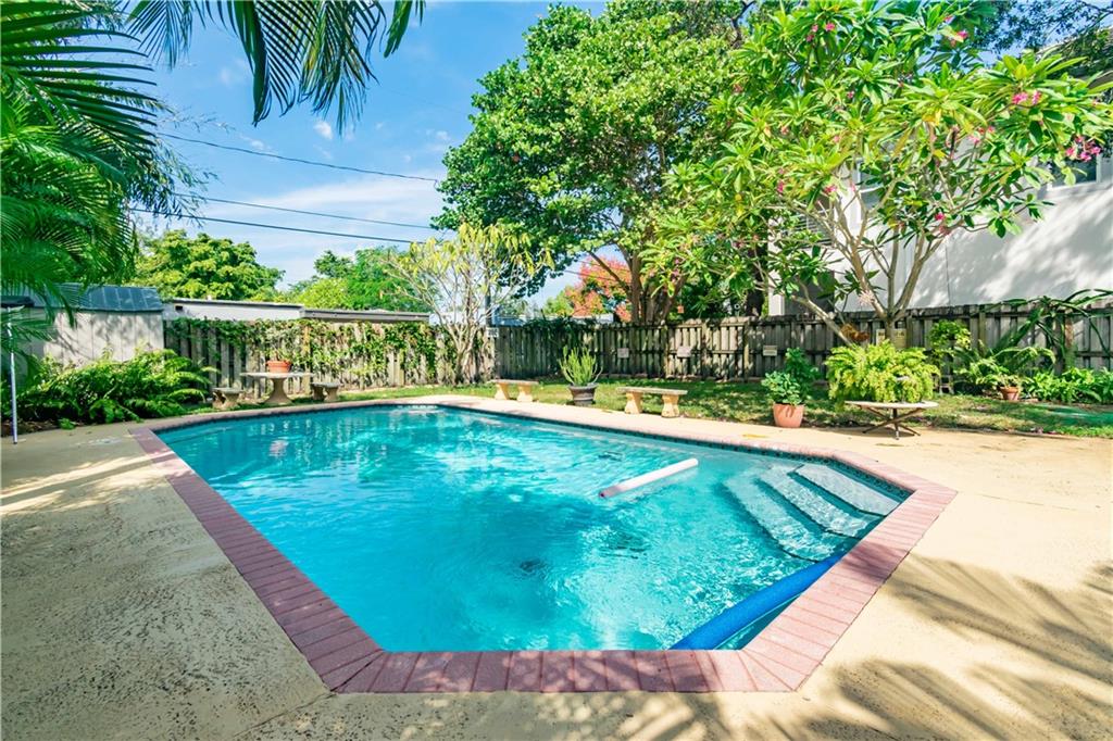 Lauderdale 2-9 D - Residential