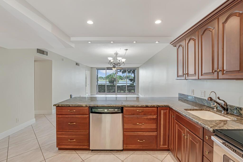 NO. 40 PALM-AIRE COUNTRY - Residential