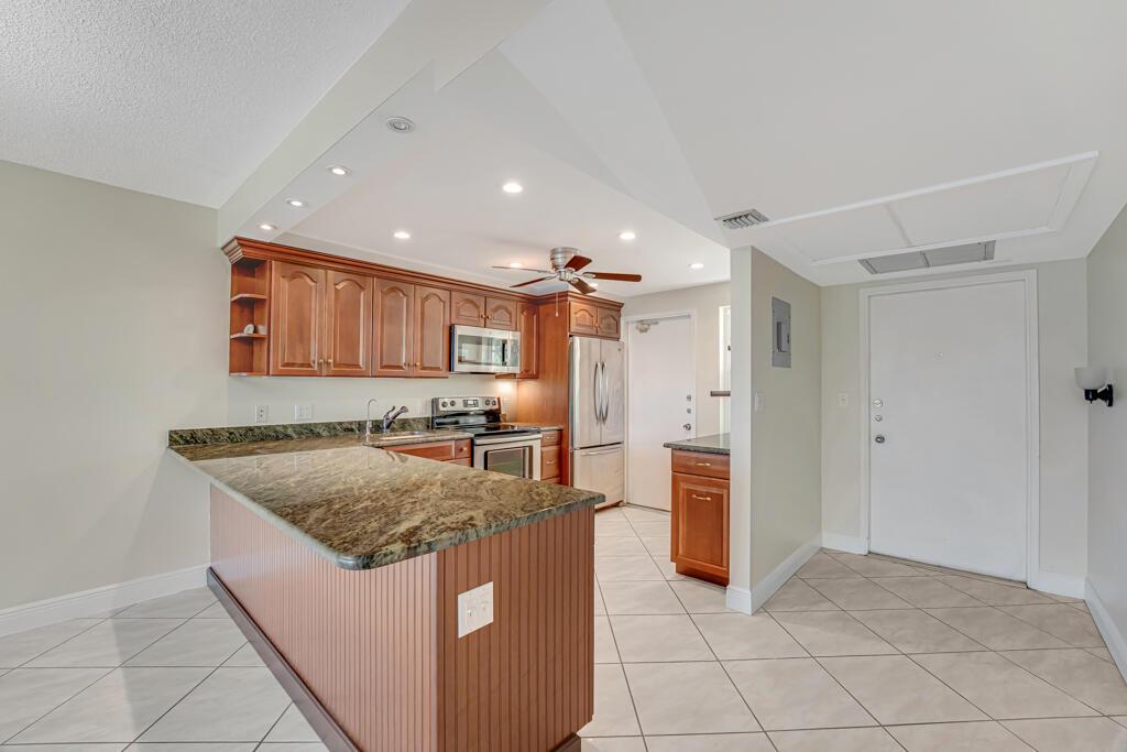 NO. 40 PALM-AIRE COUNTRY - Residential