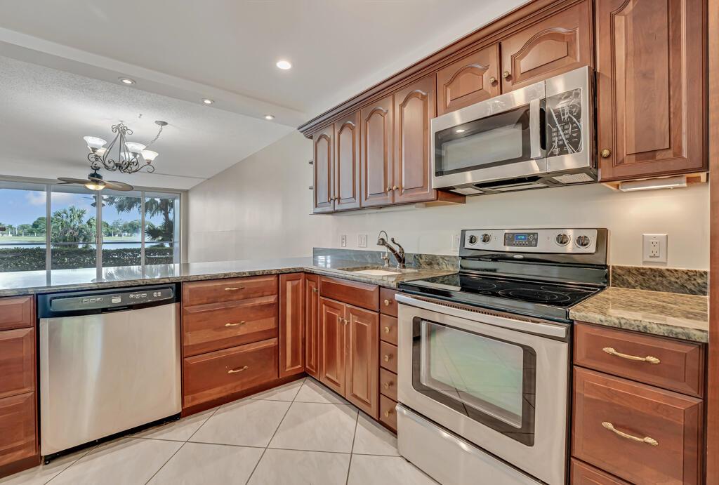 NO. 40 PALM-AIRE COUNTRY - Residential