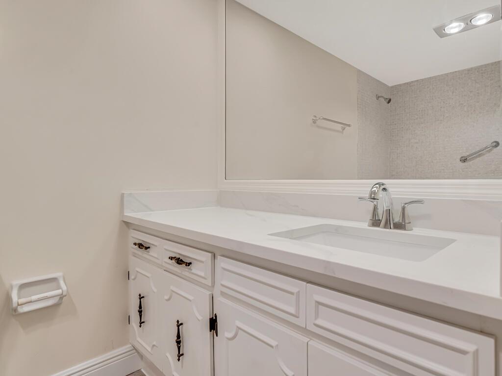 NO. 40 PALM-AIRE COUNTRY - Residential