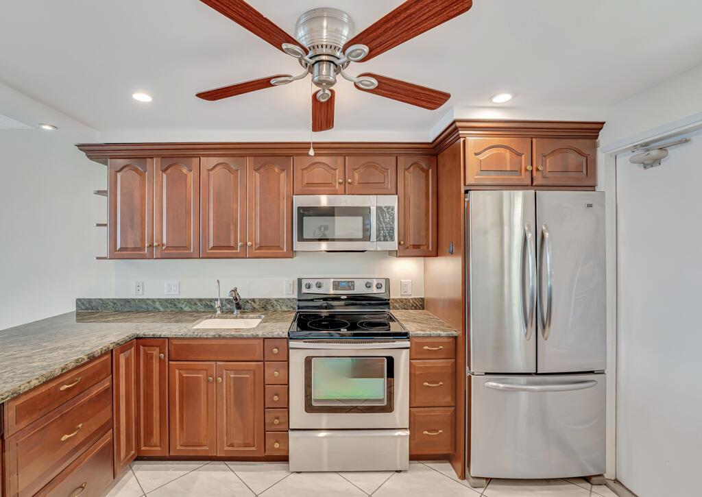 NO. 40 PALM-AIRE COUNTRY - Residential