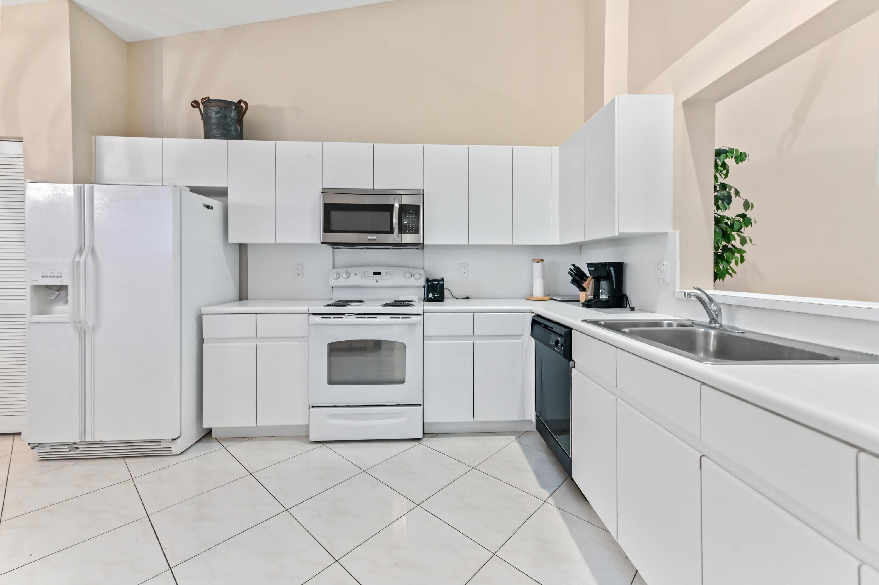 PALM ISLES - Residential Lease