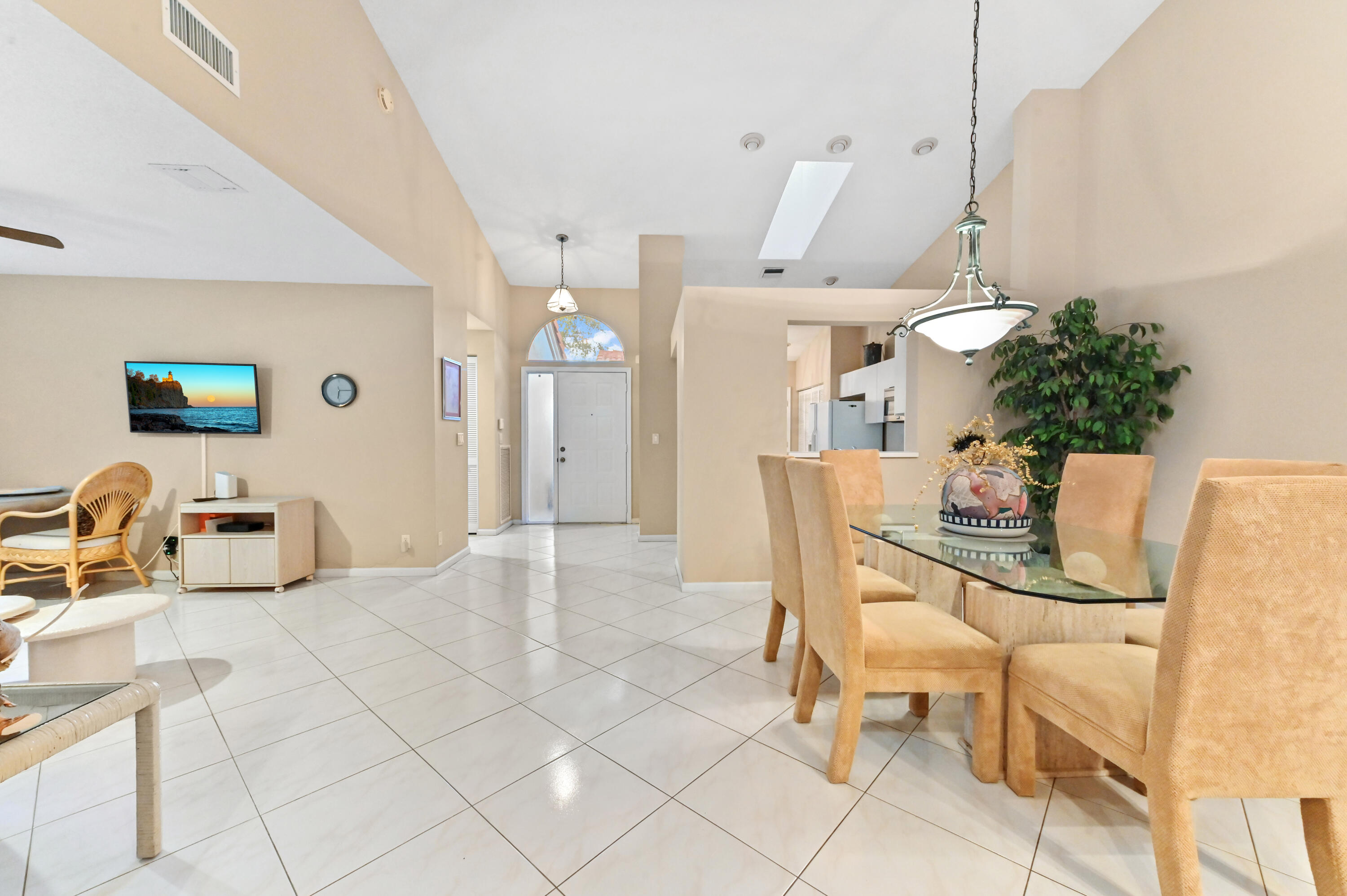 PALM ISLES - Residential Lease