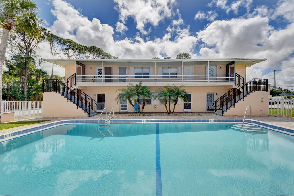 Photo of 333 SE Martin Avenue Ave #34, Stuart, FL 34996 (MLS # R10779624)