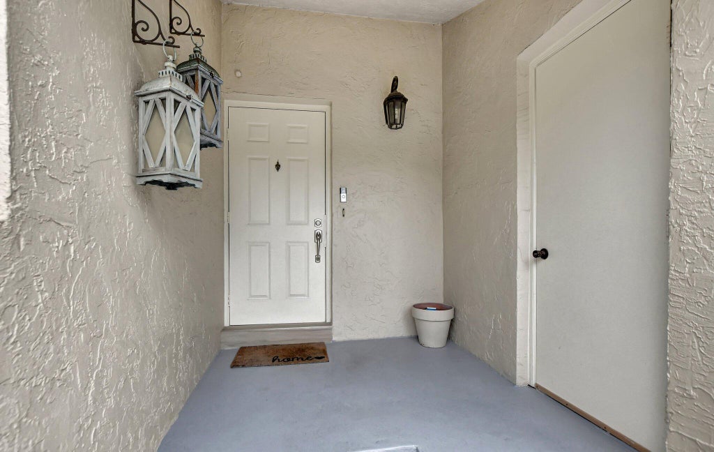 Photo of 6583 Via Regina, Boca Raton, FL 33433 (MLS # R11013901)