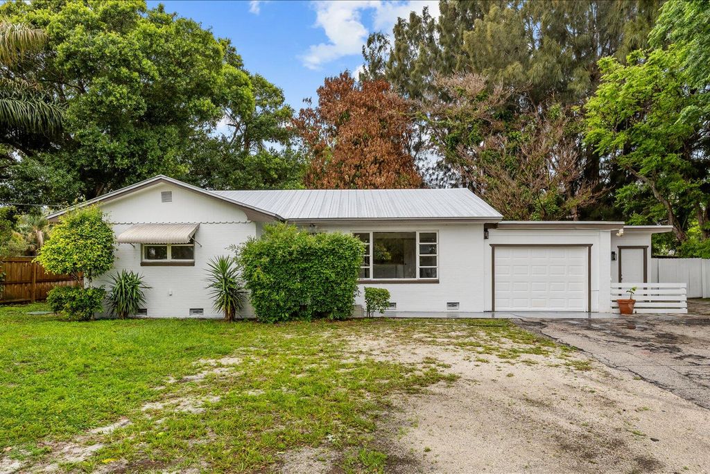 Photo of 1175 20th Avenue, Vero Beach, FL 32960 (MLS # B26013889)