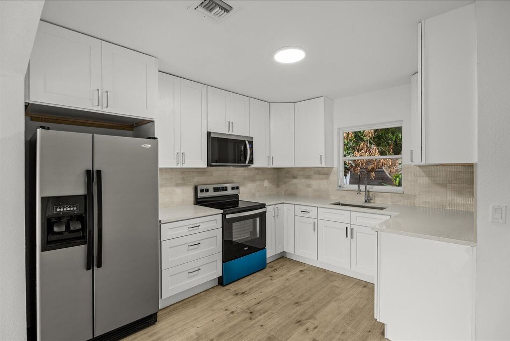 Photo of 1175 20th Avenue, Vero Beach, FL 32960 (MLS # B26013889)