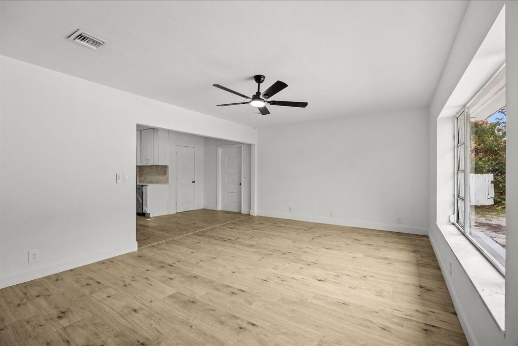 Photo of 1175 20th Avenue, Vero Beach, FL 32960 (MLS # B26013889)