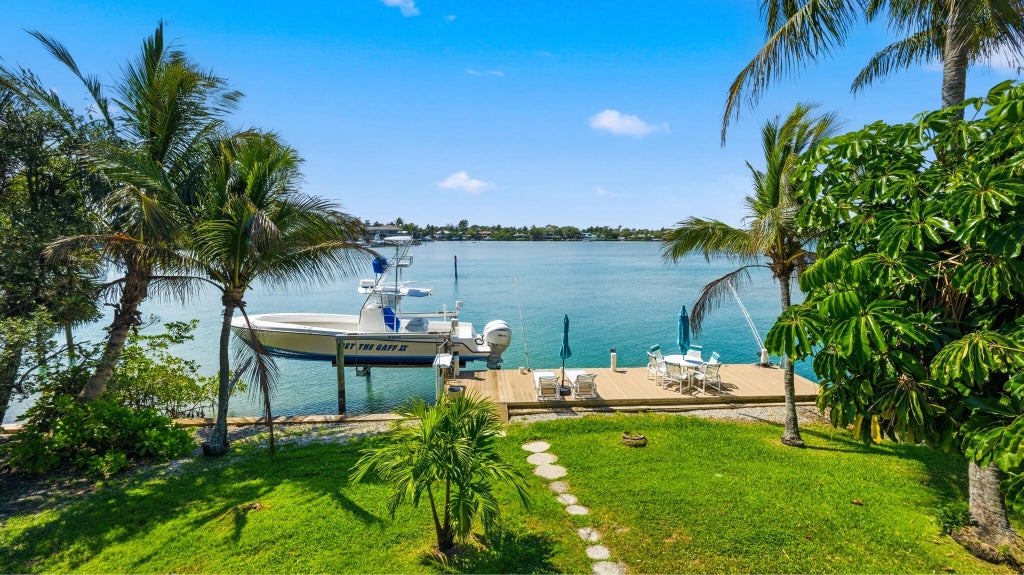 Photo of 1305 Peninsular Road, Jupiter, FL 33469 (MLS # B26001788)