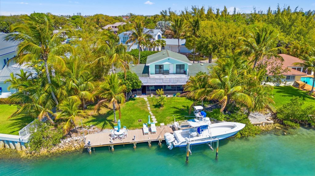 Photo of 1305 Peninsular Road, Jupiter, FL 33469 (MLS # B26001788)