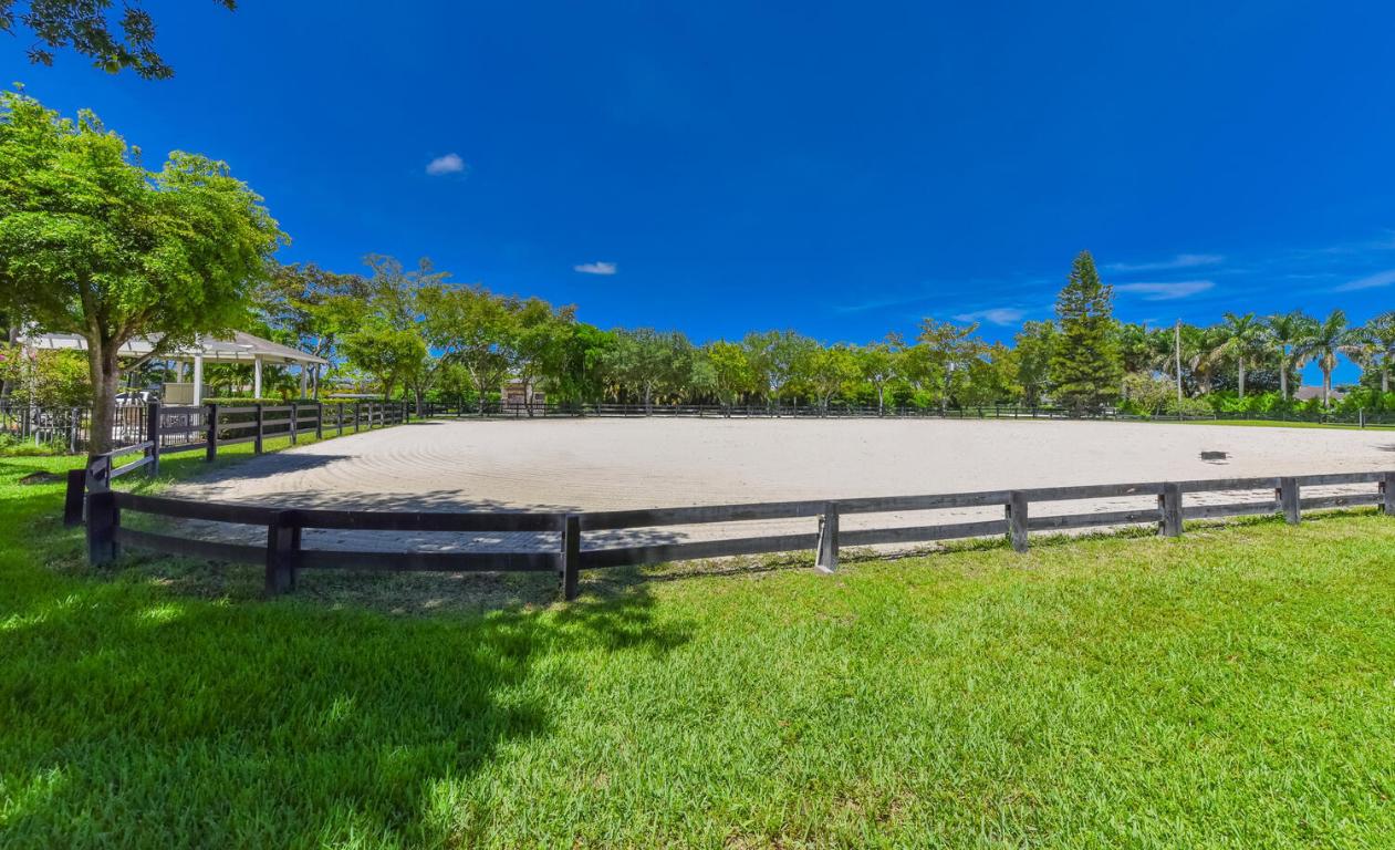 Saddle Trail Park of Wellington - Land