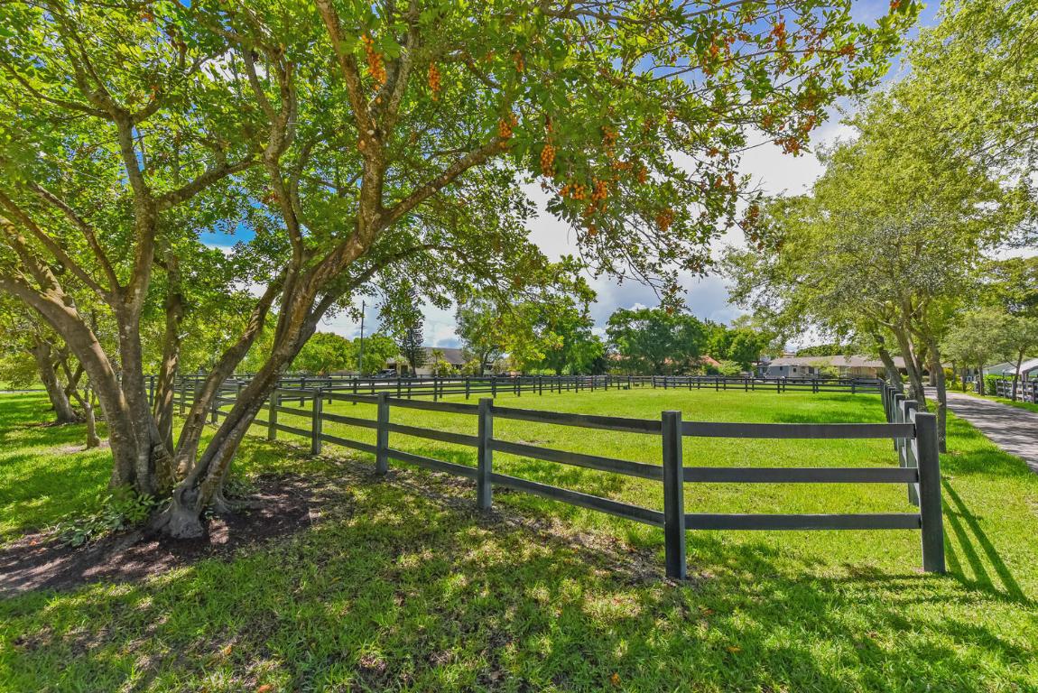 Saddle Trail Park of Wellington - Land