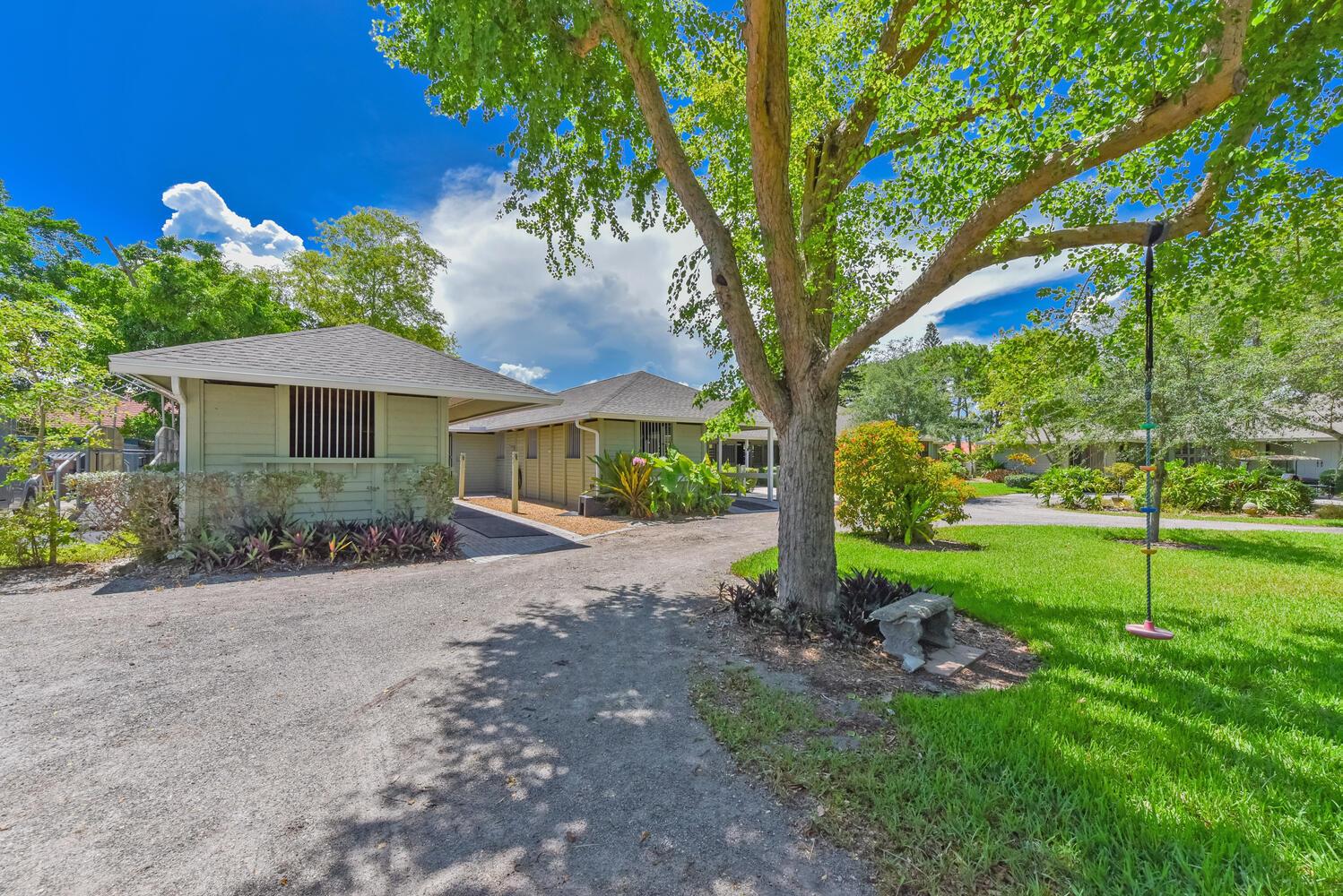 2040 Appaloosa Trail, Wellington, FL, 33414/$146,000 4 2040 Appaloosa Trail